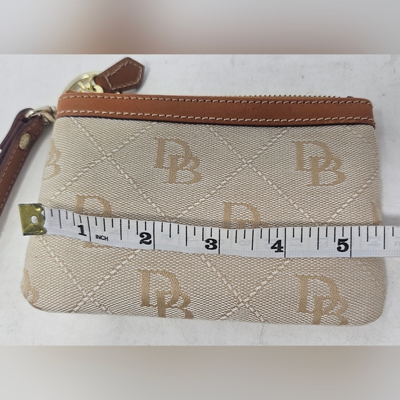 *SOLD*Dooney & Bourke Signature Brown/Beige Wristlet Wallet Pouch Coin Keychain - Picture 14 of 15